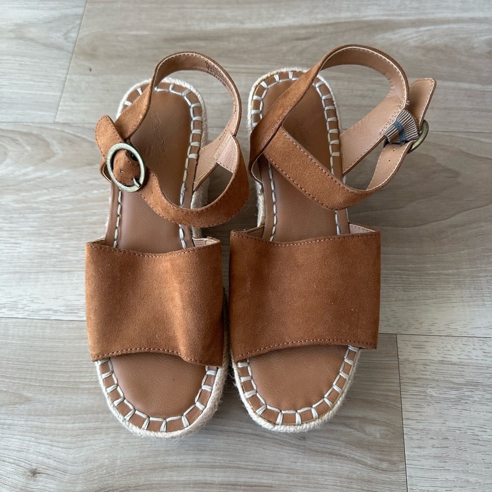 Universal threads platform brown sandals